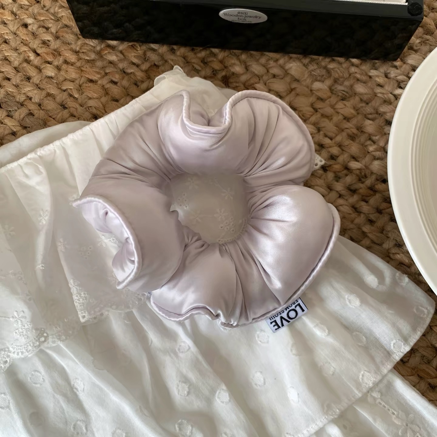 Scrunchie hoa satin bản lớn_R05