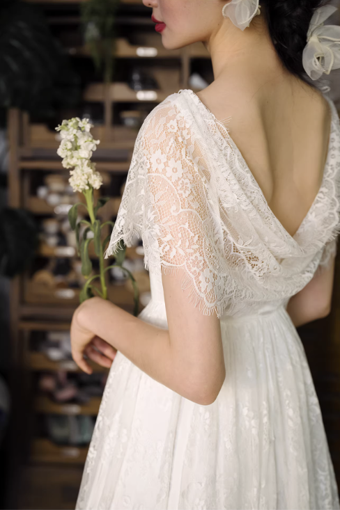 Váy cưới ren mềm cổ đổ nhẹ nhàng_I30