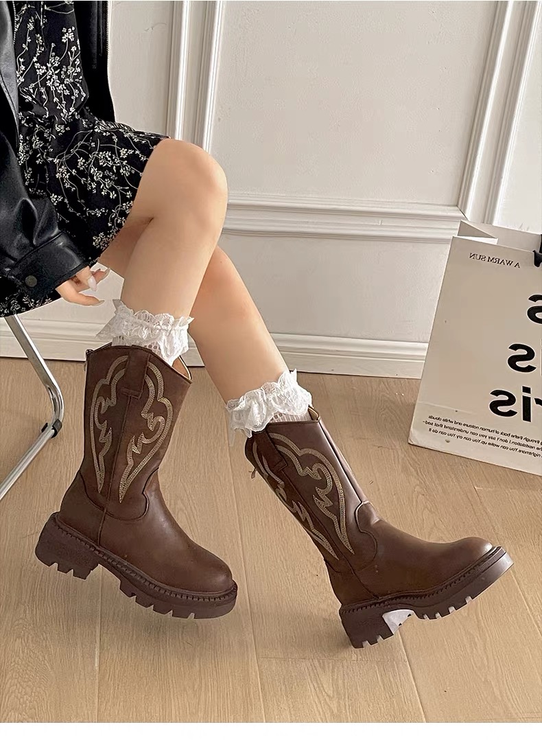 Giày boot cao cổ thêu họa tiết vintage đế bánh mì_B02