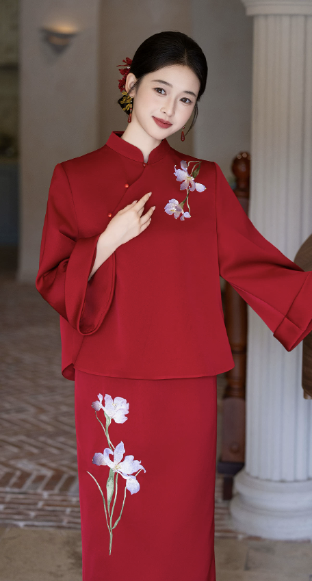 Sườn xám đỏ thêu hoa ngọc lan thanh lịch_I63