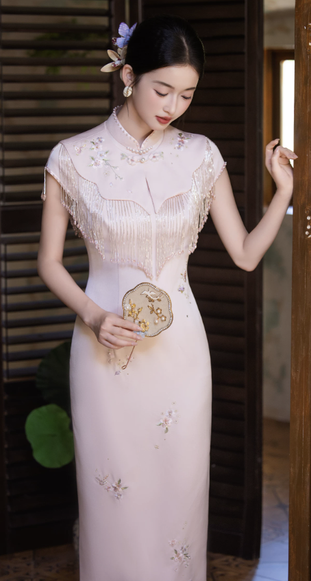 Sườn xám tua rua thêu hoa cổ tàu dáng ôm quý phái_I62