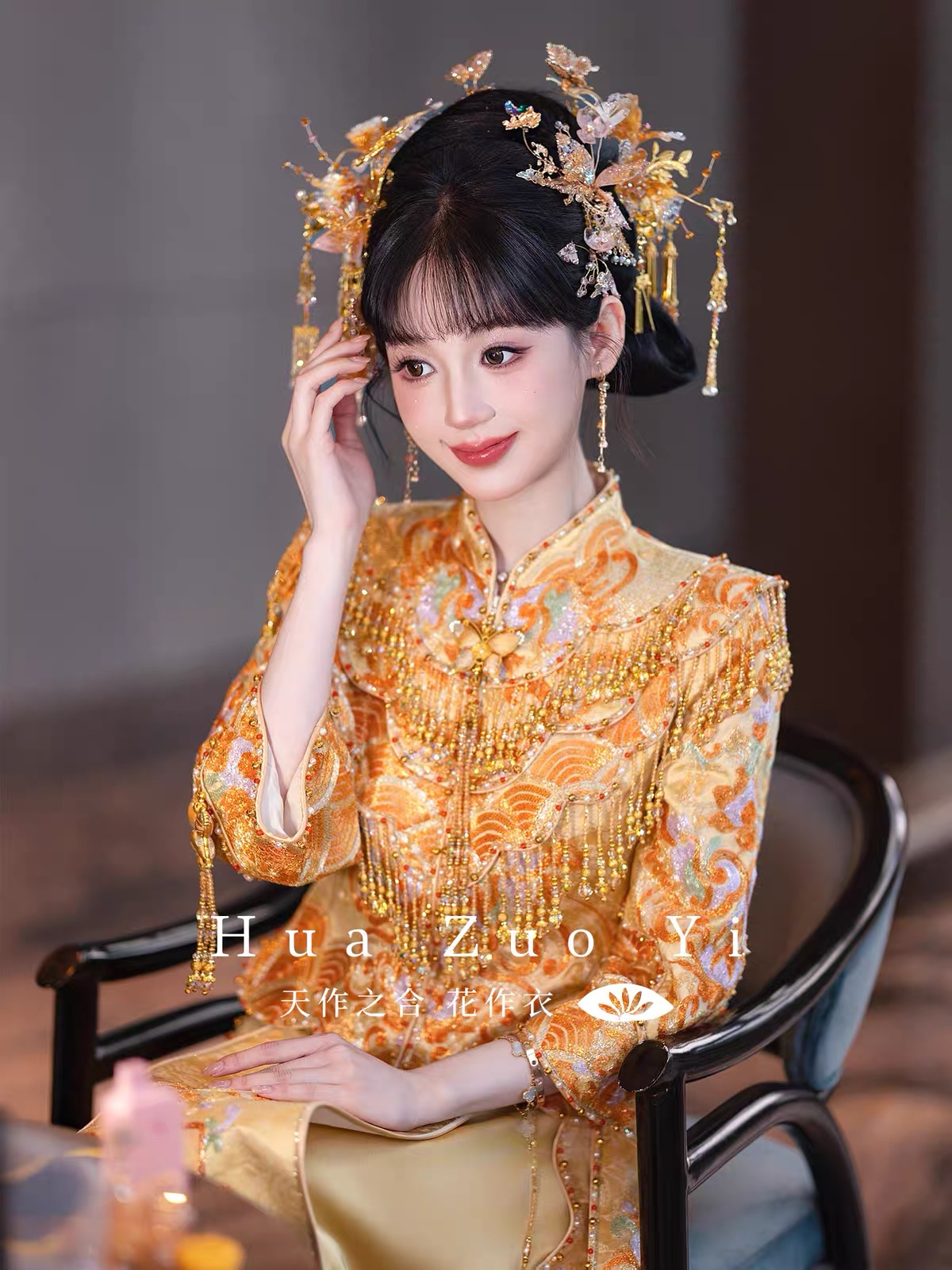Váy cưới Trung Hoa thêu họa tiết vàng_I113