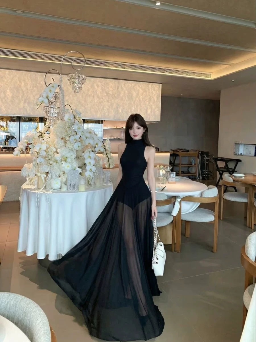 Váy dài dáng ôm cổ yếm xòe nhẹ thanh lịch_Y21