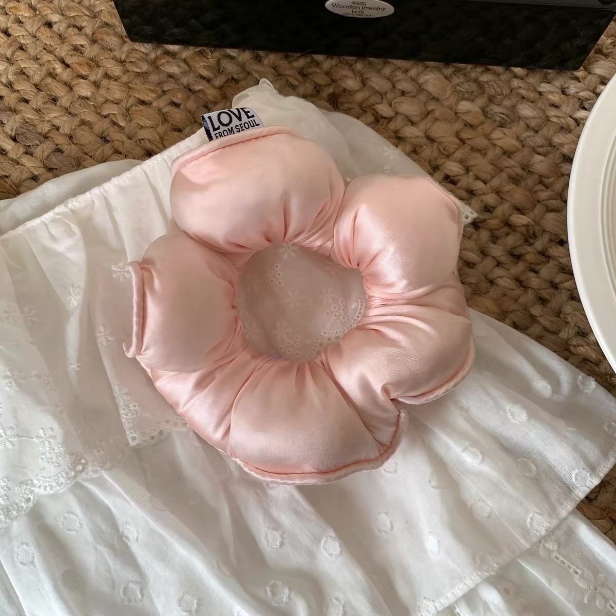Scrunchie hoa satin bản lớn_R05