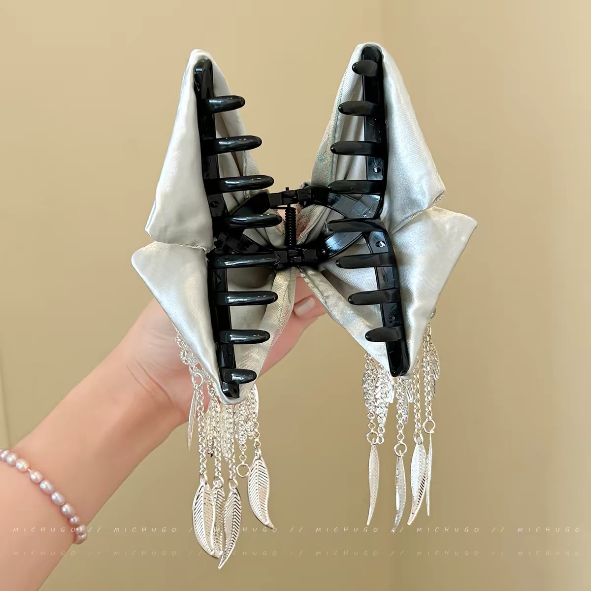 Kẹp tóc cánh vải tua rua_T28