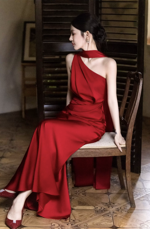 Váy lụa cổ yếm lệch vai thanh lịch_I59