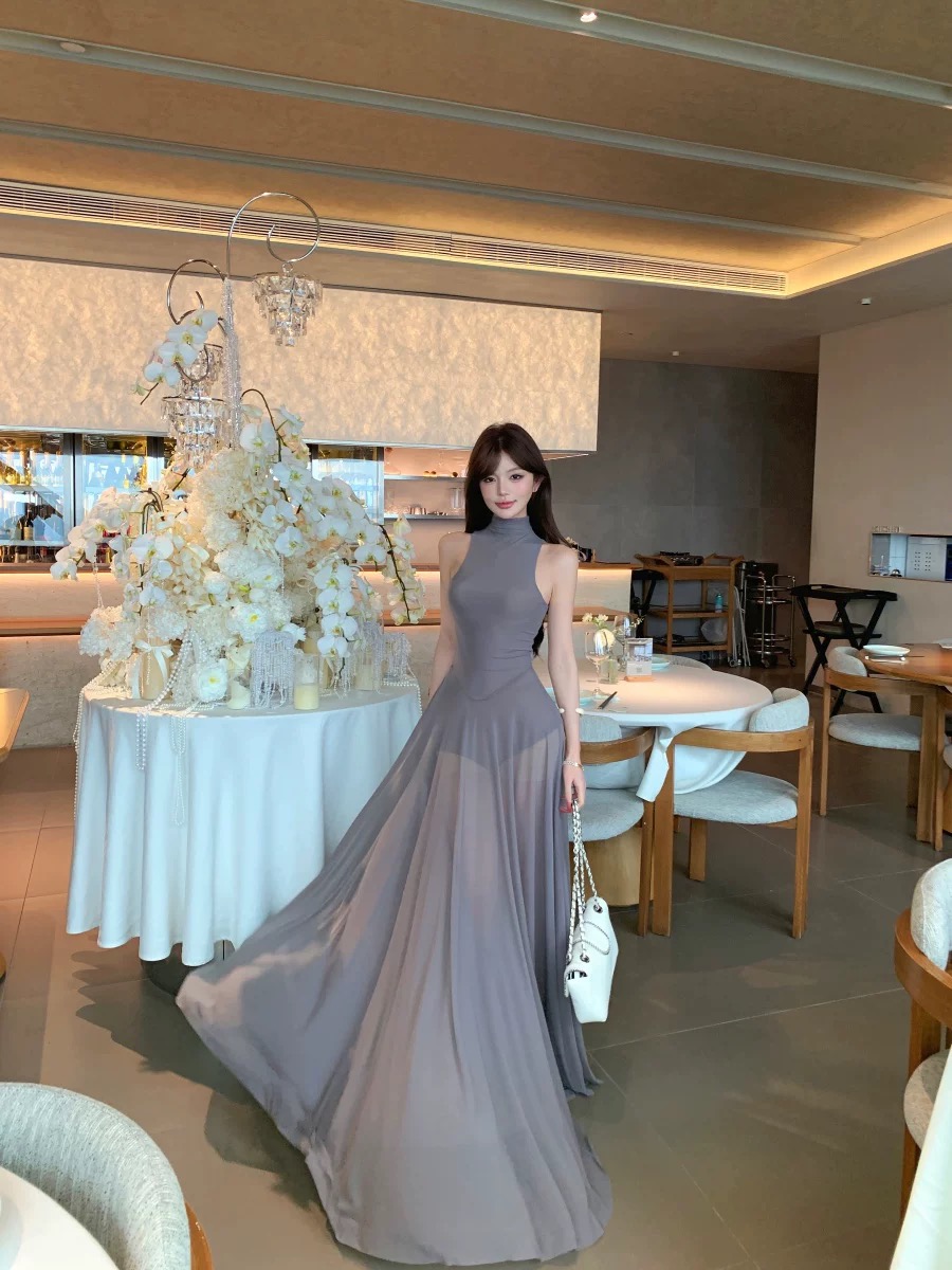 Váy dài dáng ôm cổ yếm xòe nhẹ thanh lịch_Y21