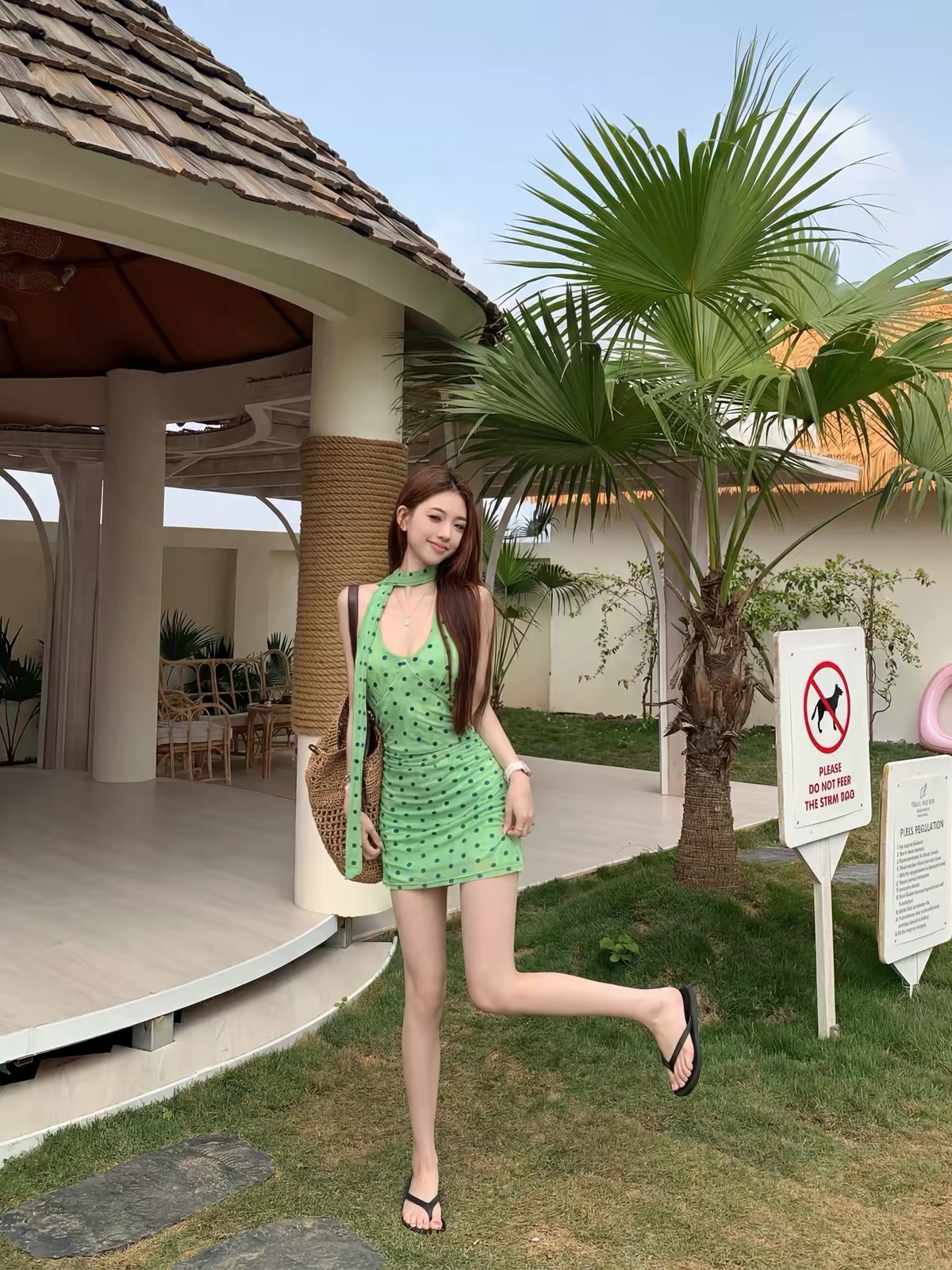 Váy chấm bi cổ yếm_Y74