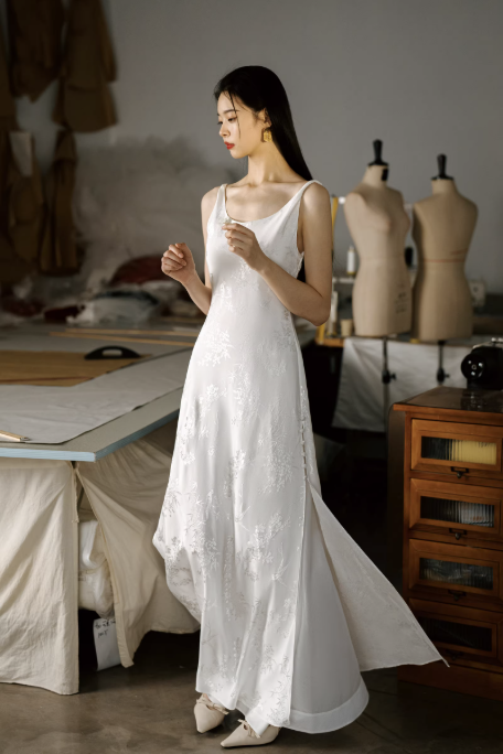 Váy cưới hai dây dáng suông thêu hoa nhẹ nhàng_I23