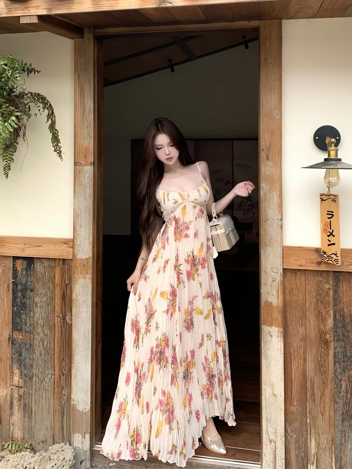 Váy maxi hai dây xếp ly phối ren hoa nhí_Y121