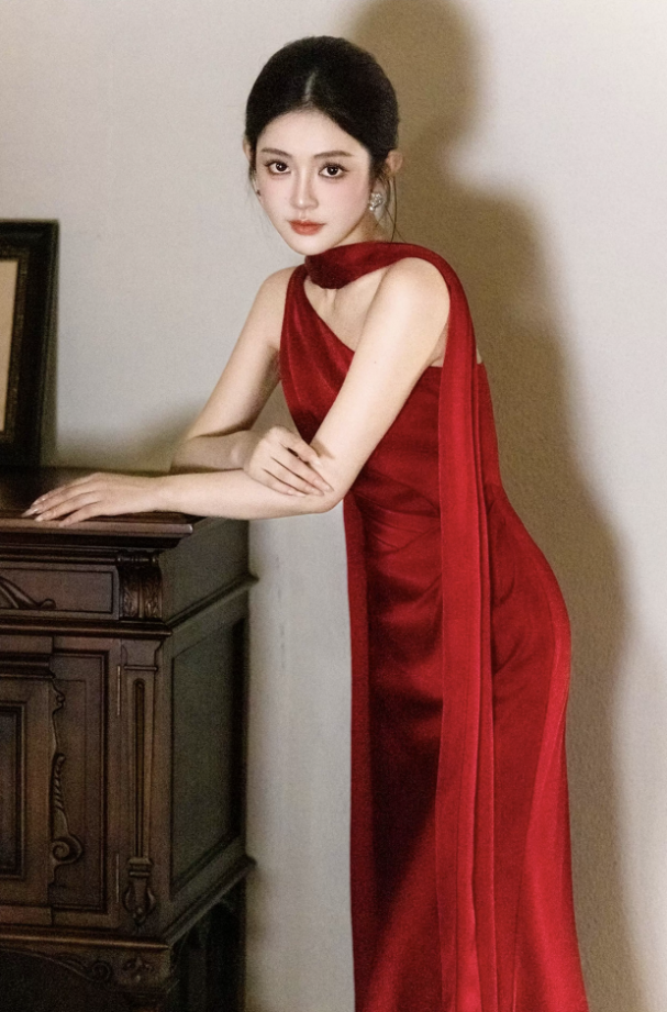 Váy lụa cổ yếm lệch vai thanh lịch_I59