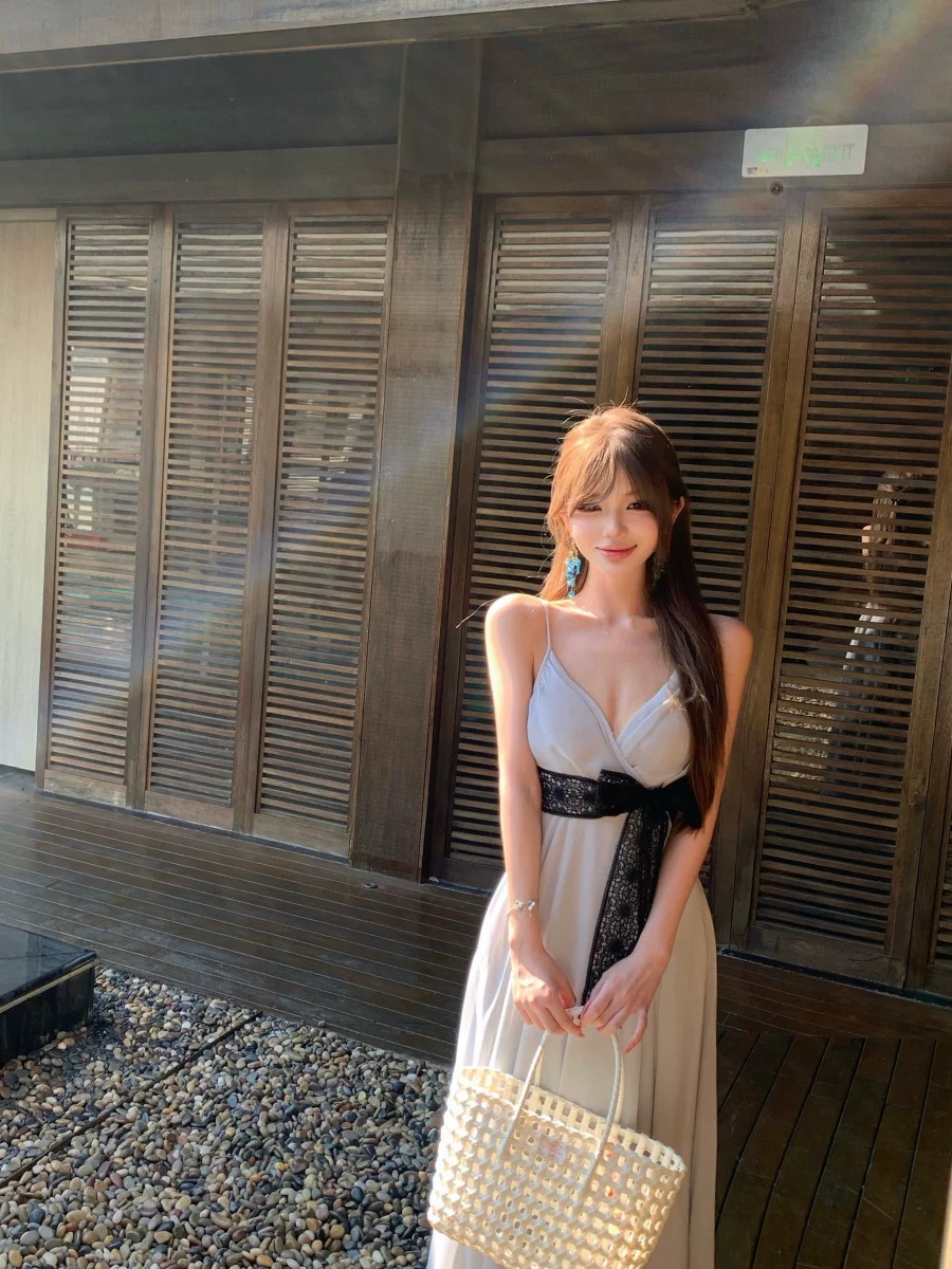 Váy dài 2 dây cổ V nữ tính nhẹ nhàng_Y12