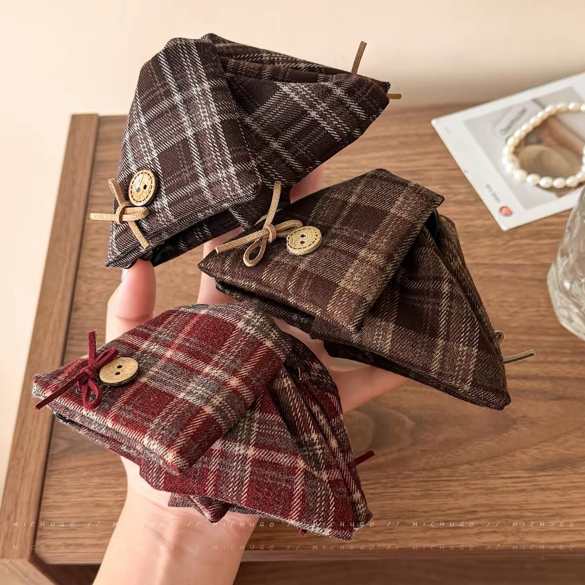 Kẹp tóc nơ caro vintage đính nút_T15