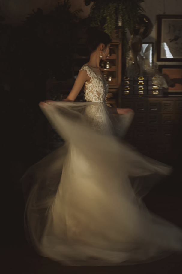 Váy cưới ren lưng hở đính đá sang trọng_I27