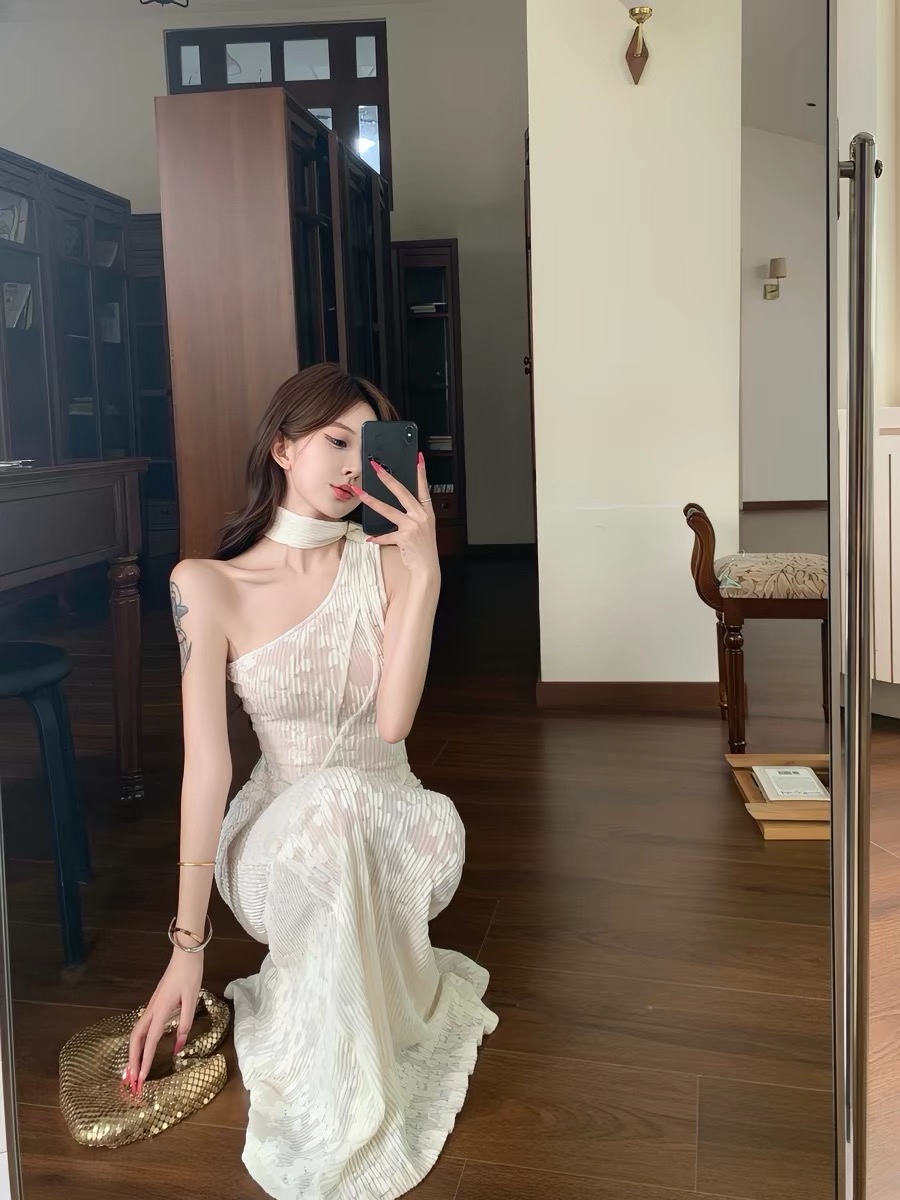 Đầm dạ hội ôm dáng cổ yếm thanh lịch_Y40