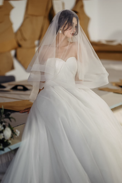 Váy cưới công chúa trễ vai voan bay_I08