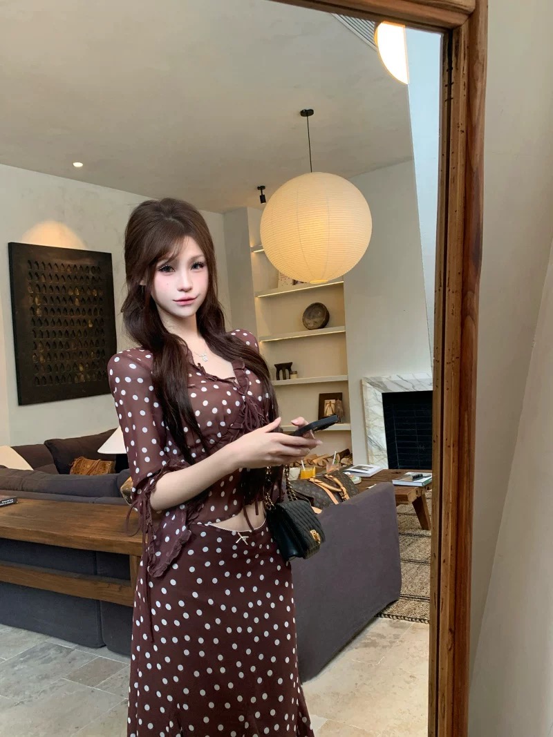 Áo chấm bi tay bồng phối chân váy midi nữ tính_V10