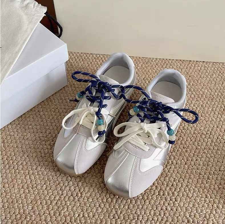 Giày sneaker nữ phối dây ruy băng đính hạt trang trí phong cách vintage_S10