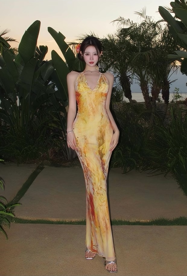 Đầm cổ yếm họa tiết loang màu_Y45