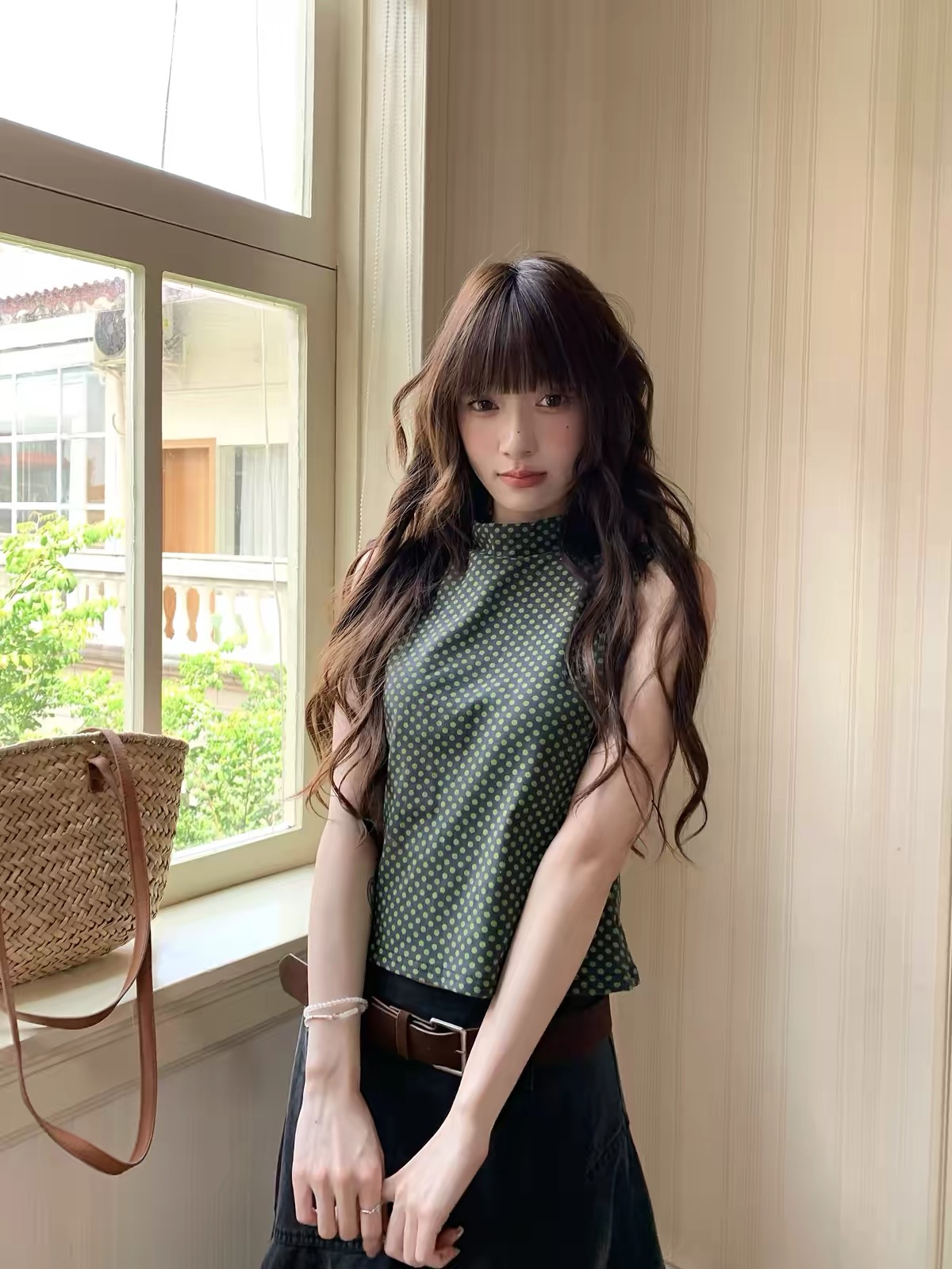 Áo sát nách chấm bi chân váy midi_V45