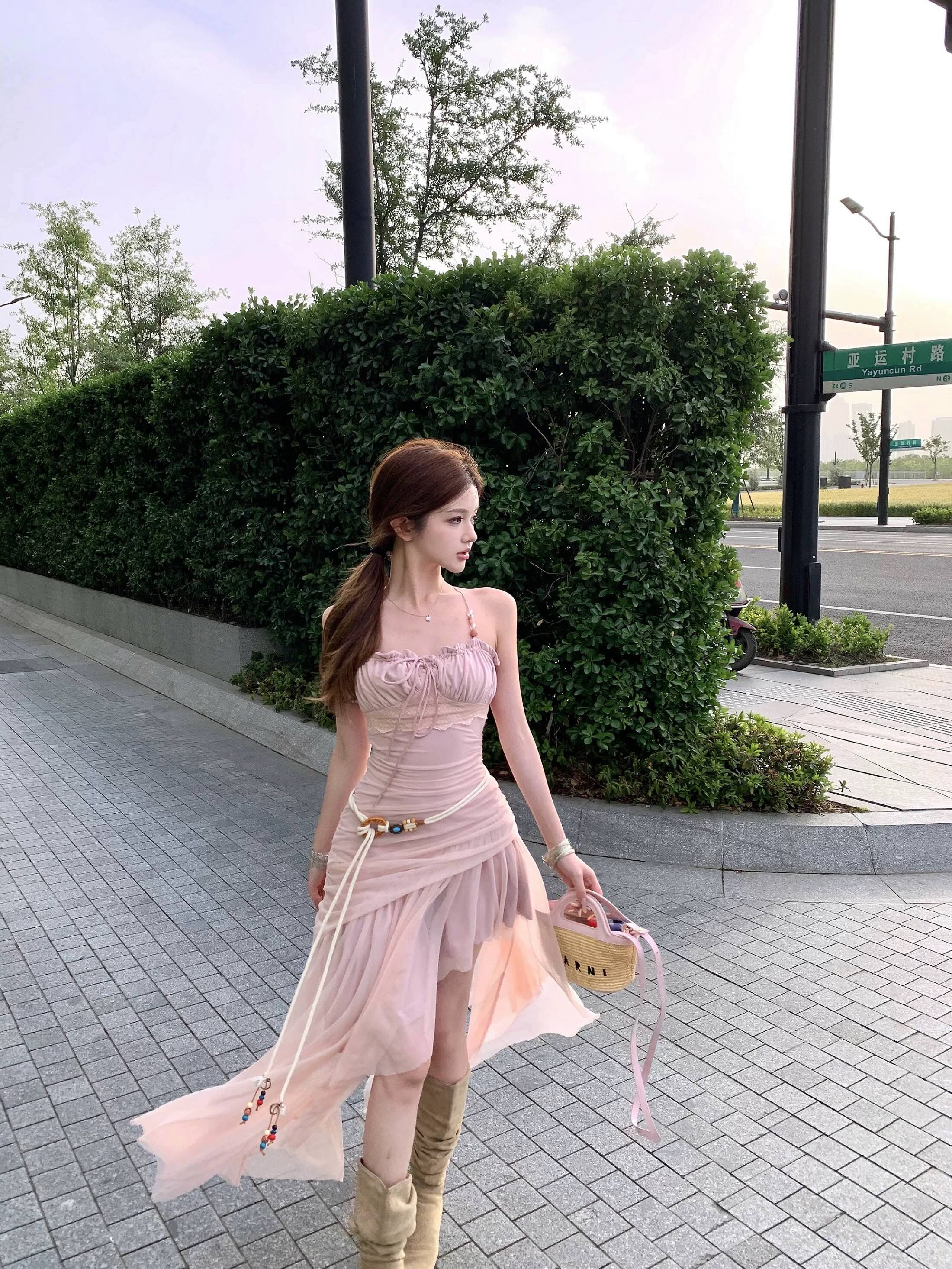 Váy body xẻ đùi hồng nude phong cách tiểu thư_Y28