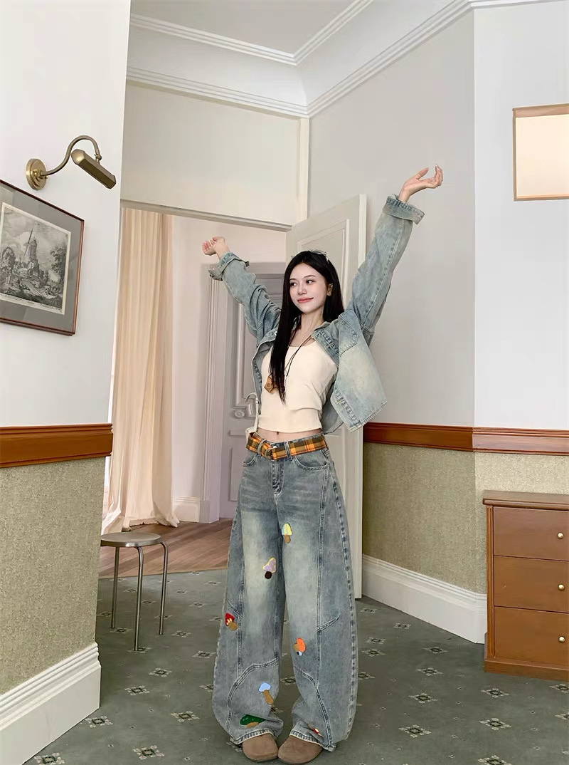 Quần jeans ống rộng thêu nấm phối dây caro_E12