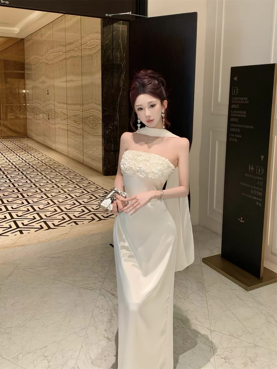 Váy cúp ngực đính hoa phối khăn choàng_Y62