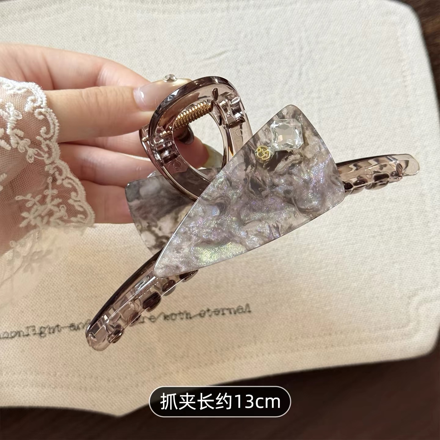Kẹp tóc càng cua vân đá ngọc trai đính đá_T22