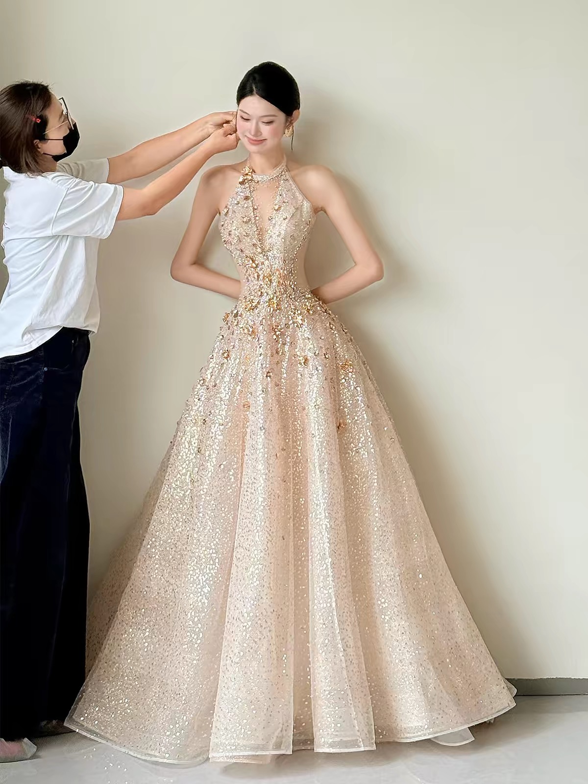 Váy cưới dáng xòe cổ yếm đính kim sa_I126