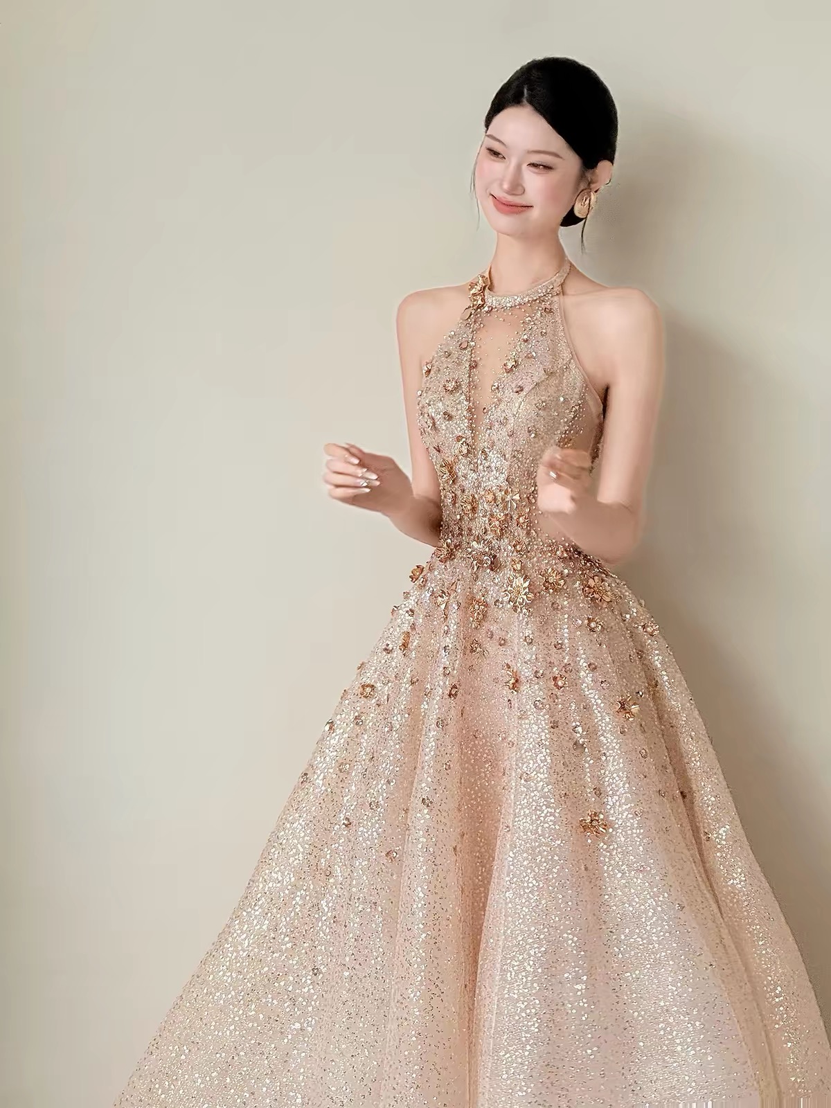 Váy cưới dáng xòe cổ yếm đính kim sa_I126