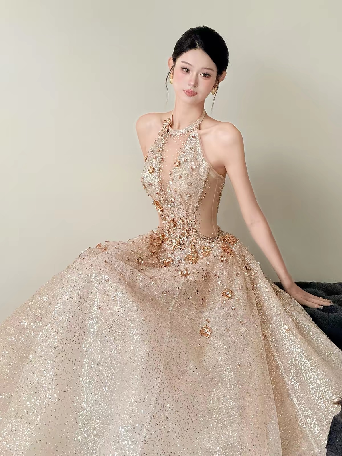 Váy cưới dáng xòe cổ yếm đính kim sa_I126