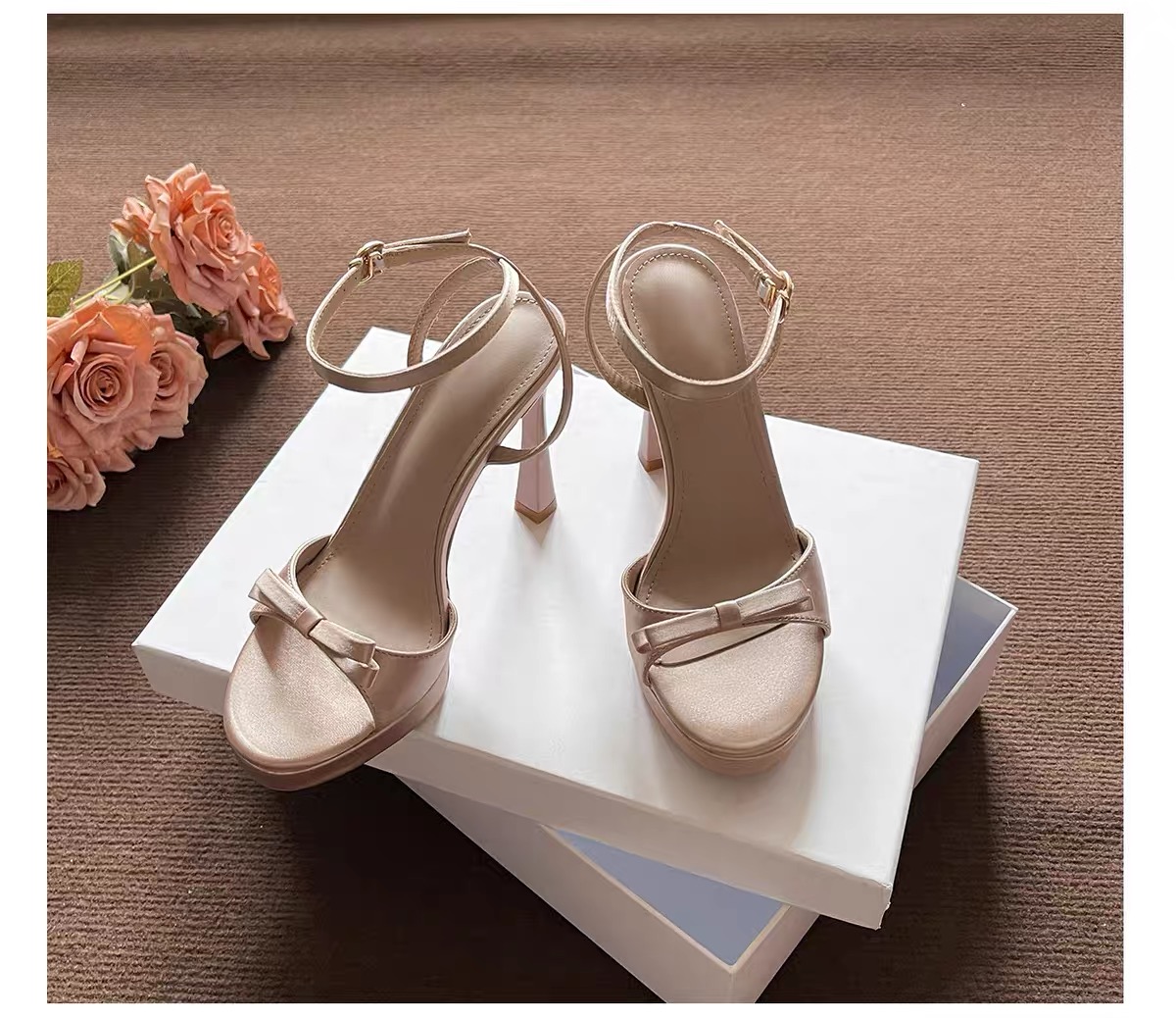 Giày sandal cao gót quai mảnh đế vuông đính nơ_D02