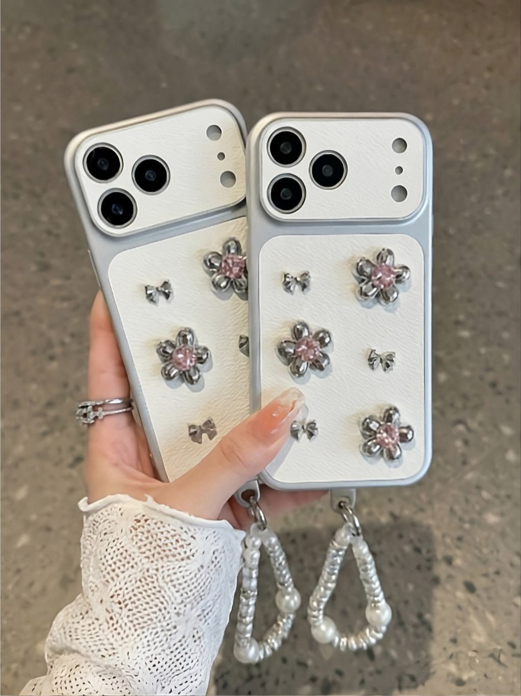 Ốp Lưng iPhone Luxury Floral – Sự Giao Thoa Giữa Nghệ Thuật Đính Kết Và Phong Cách Quý Tộc