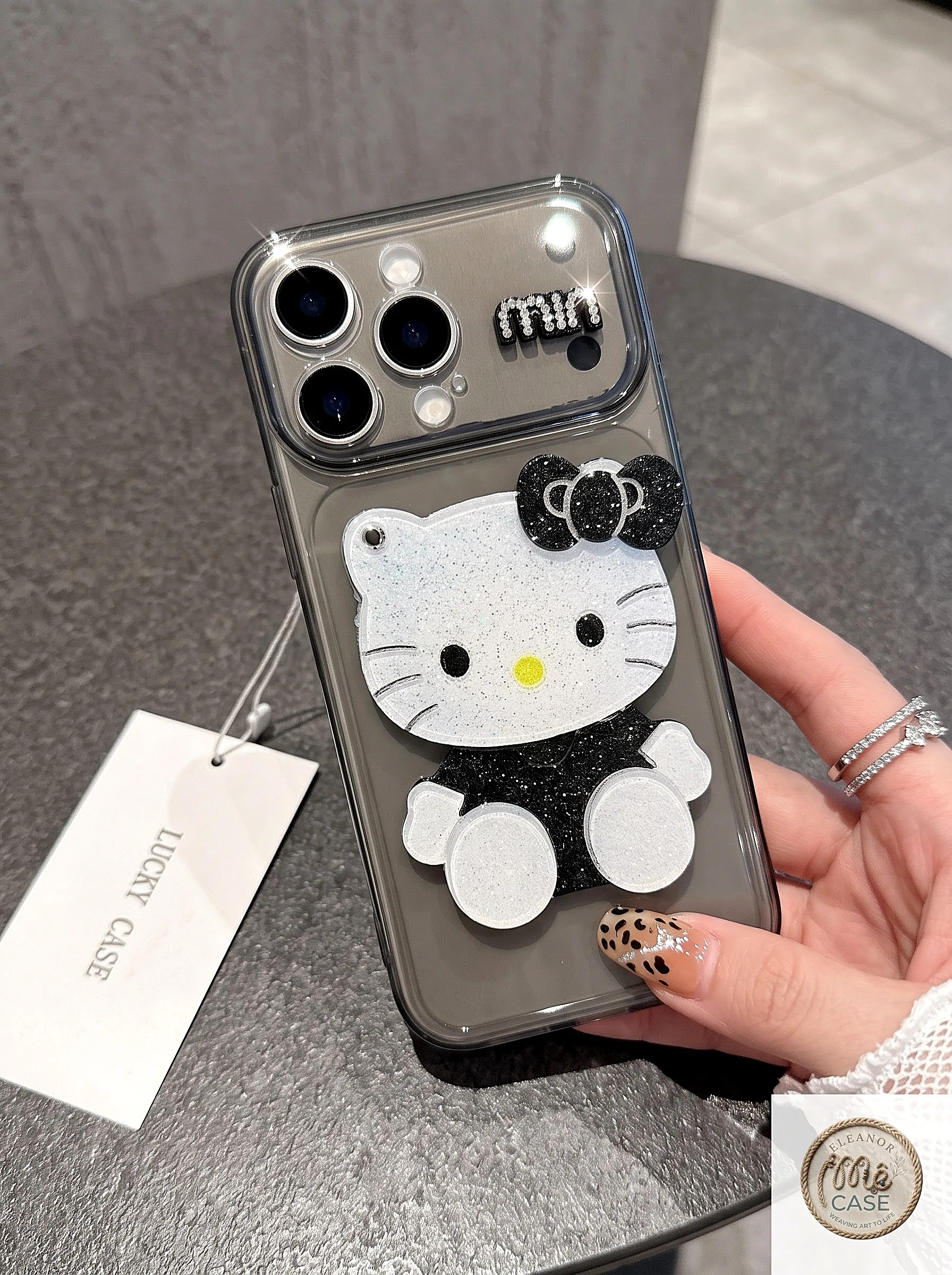 Ốp Lưng Hello Kitty Gương 3D Phủ Nhũ – Phiên Bản Đen Trắng Huyền Bí