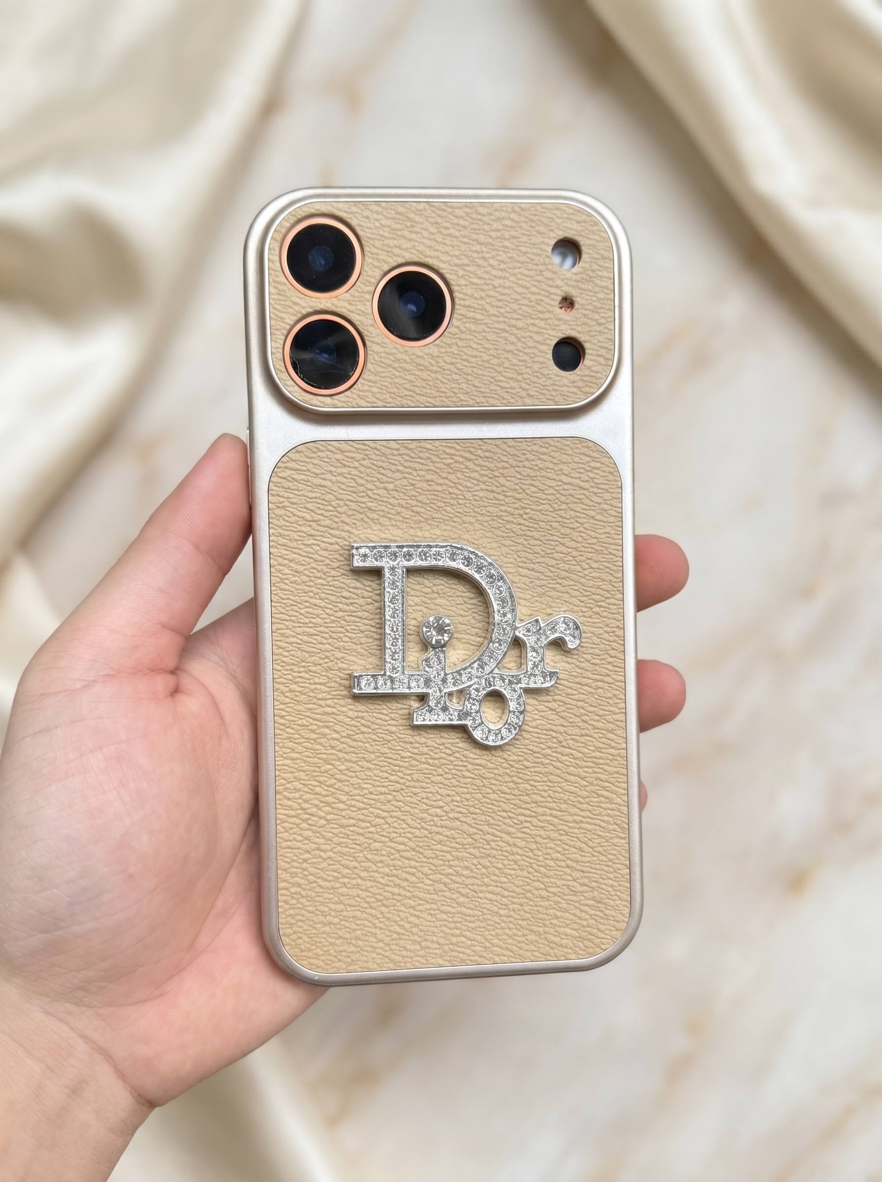 🌟 Ốp Lưng Da Nhám Cao Cấp Điểm Charm Chữ Dior Đính Đá Lấp Lánh