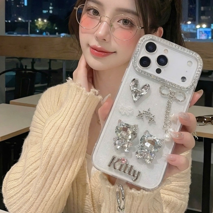 Ốp Lưng IPhone GLITTER QUEEN KITTY – Ốp Lưng Mèo Đính Đá Sang Trọng Có Dây Đeo
