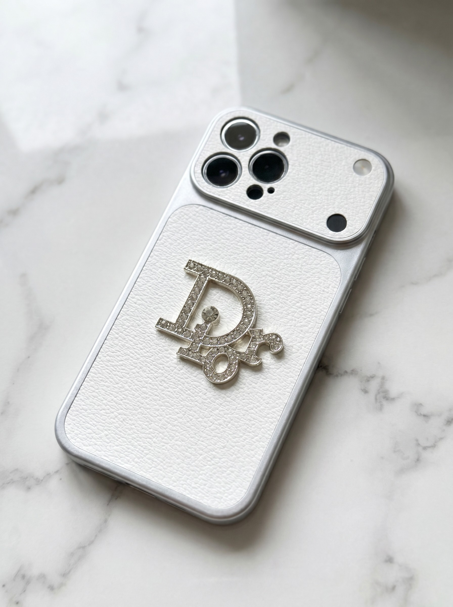 🌟 Ốp Lưng Da Nhám Cao Cấp Điểm Charm Chữ Dior Đính Đá Lấp Lánh