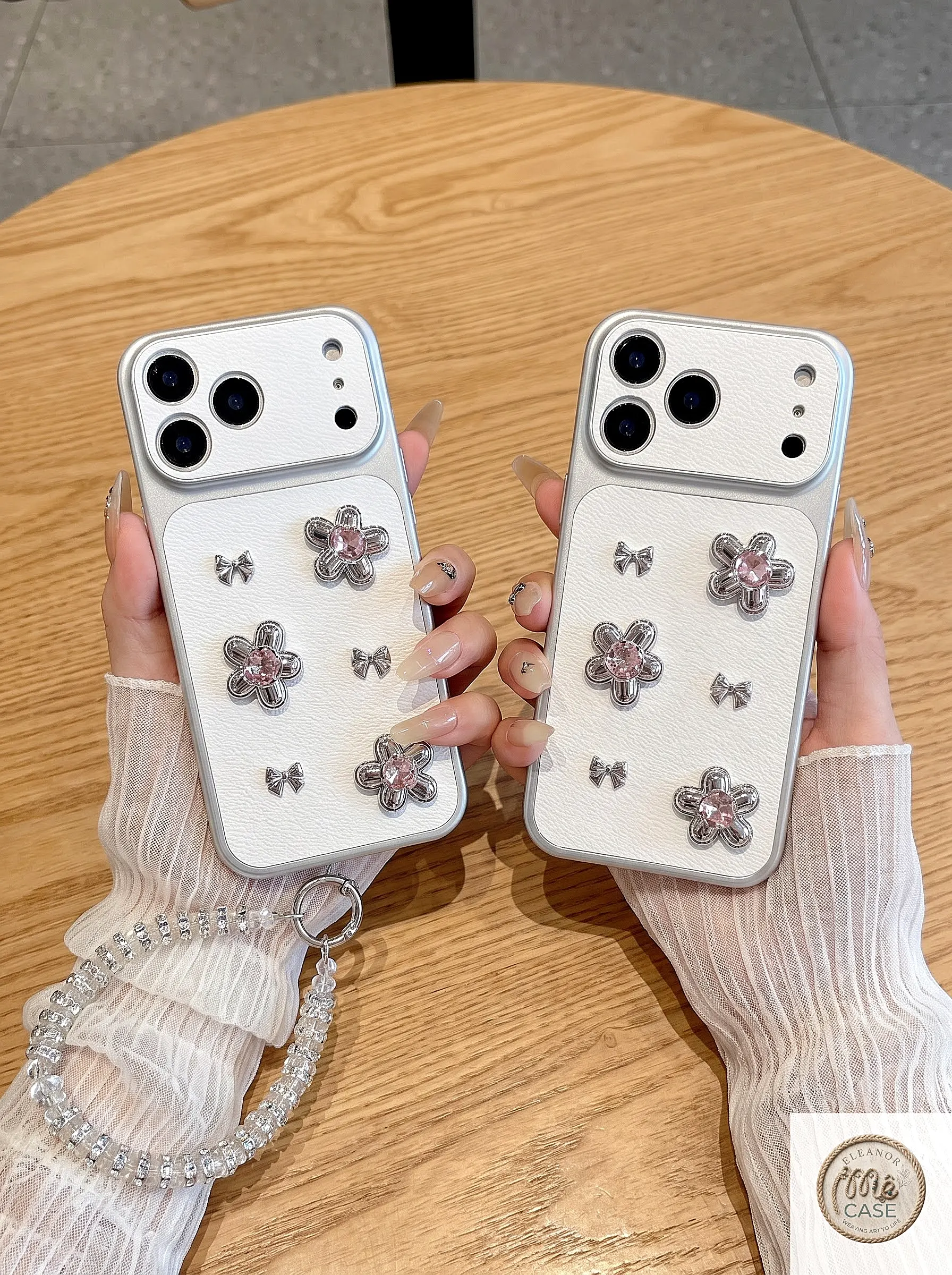 MÃ 87. Ốp Lưng iPhone Luxury Floral – Sự Giao Thoa Giữa Nghệ Thuật Đính Kết Và Phong Cách Quý Tộc