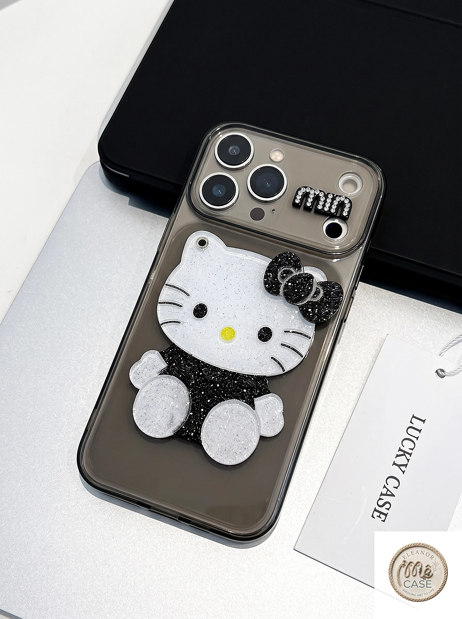 Ốp Lưng Hello Kitty Gương 3D Phủ Nhũ – Phiên Bản Đen Trắng Huyền Bí
