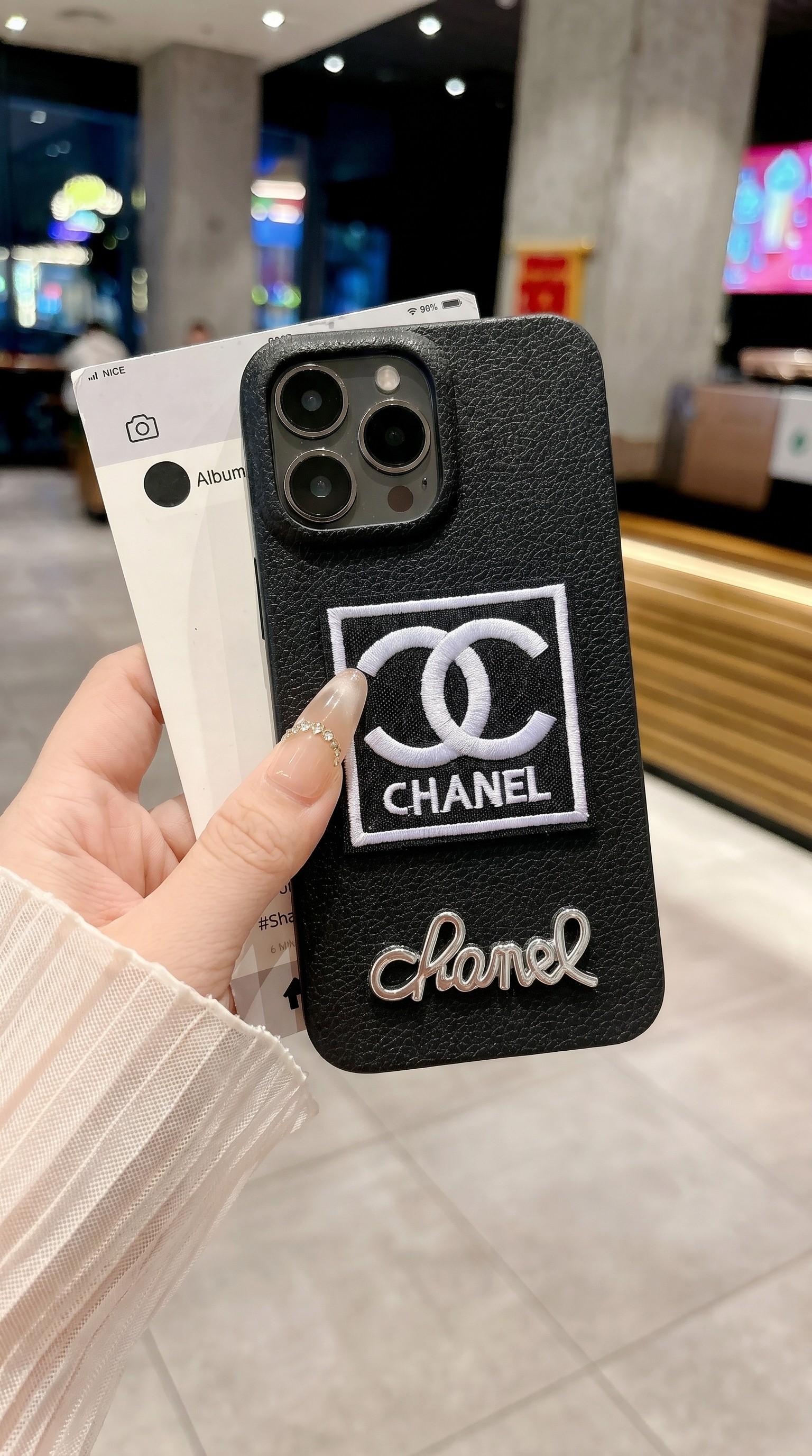 ỐP LƯNG IPHONE DA iPHONE PHỐI LOGO CHANEL ĐÍNH ĐÁ & THÊU