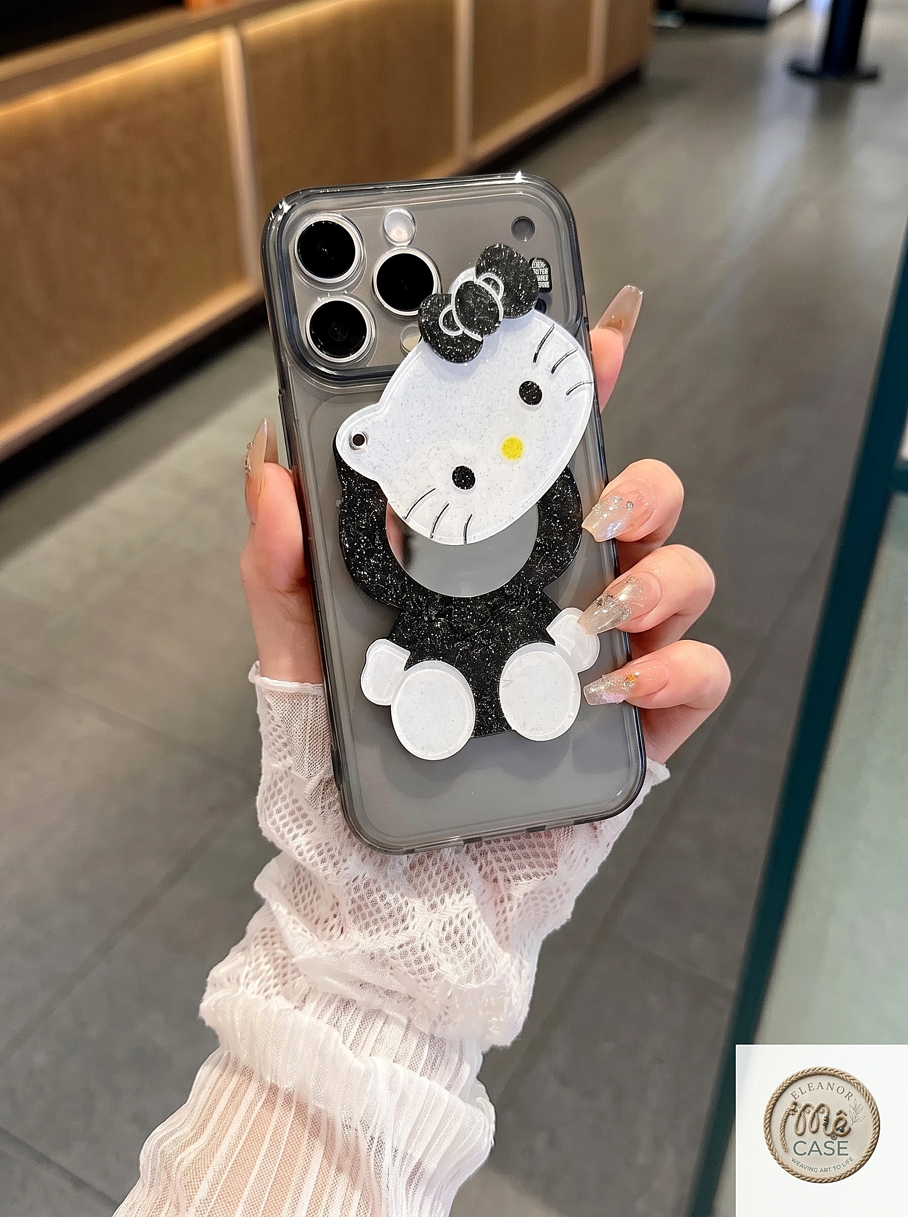 Ốp Lưng Hello Kitty Gương 3D Phủ Nhũ – Phiên Bản Đen Trắng Huyền Bí