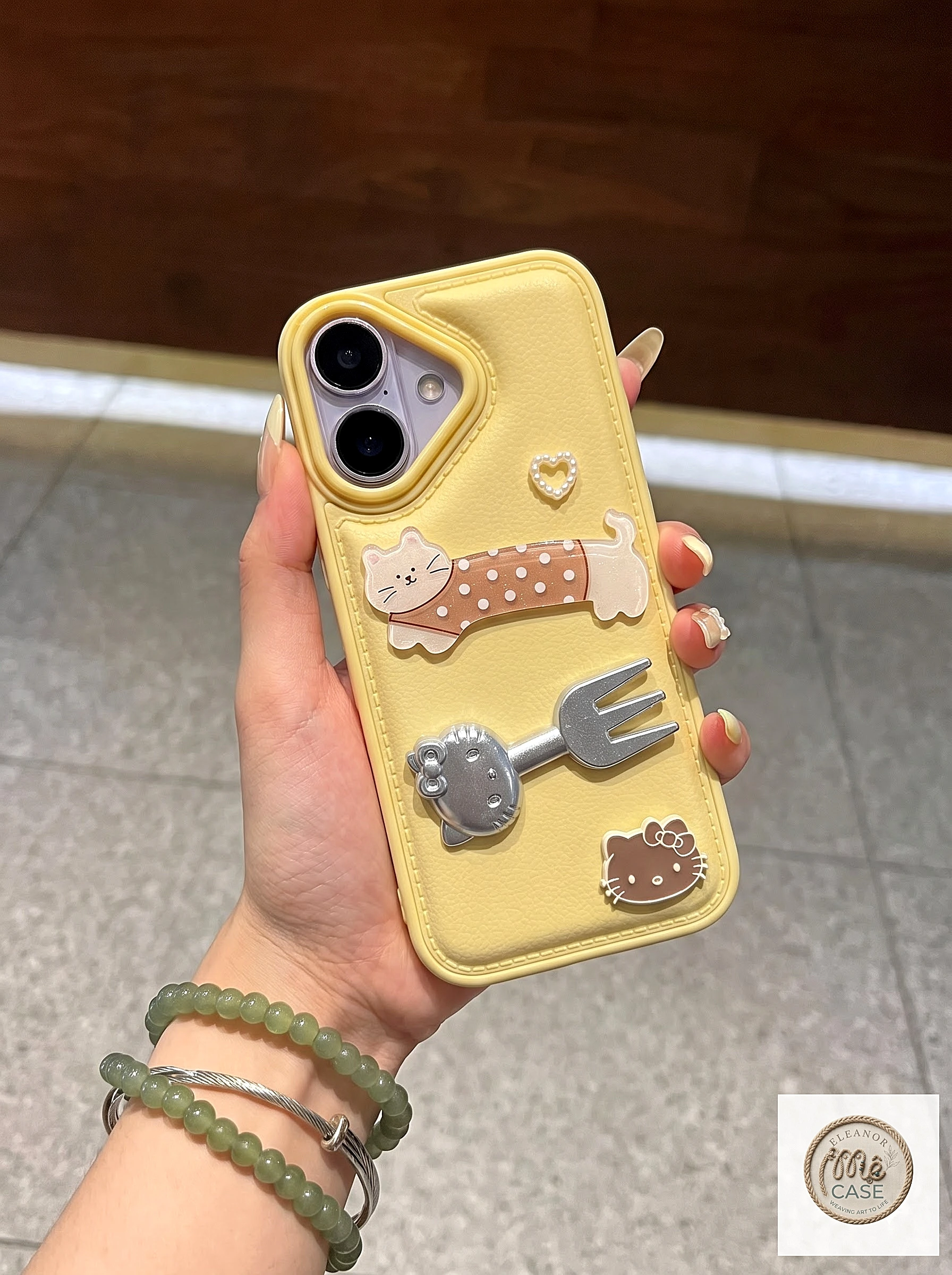 Ốp lưng Iphone màu vàng Bơ sang trọng đính charm