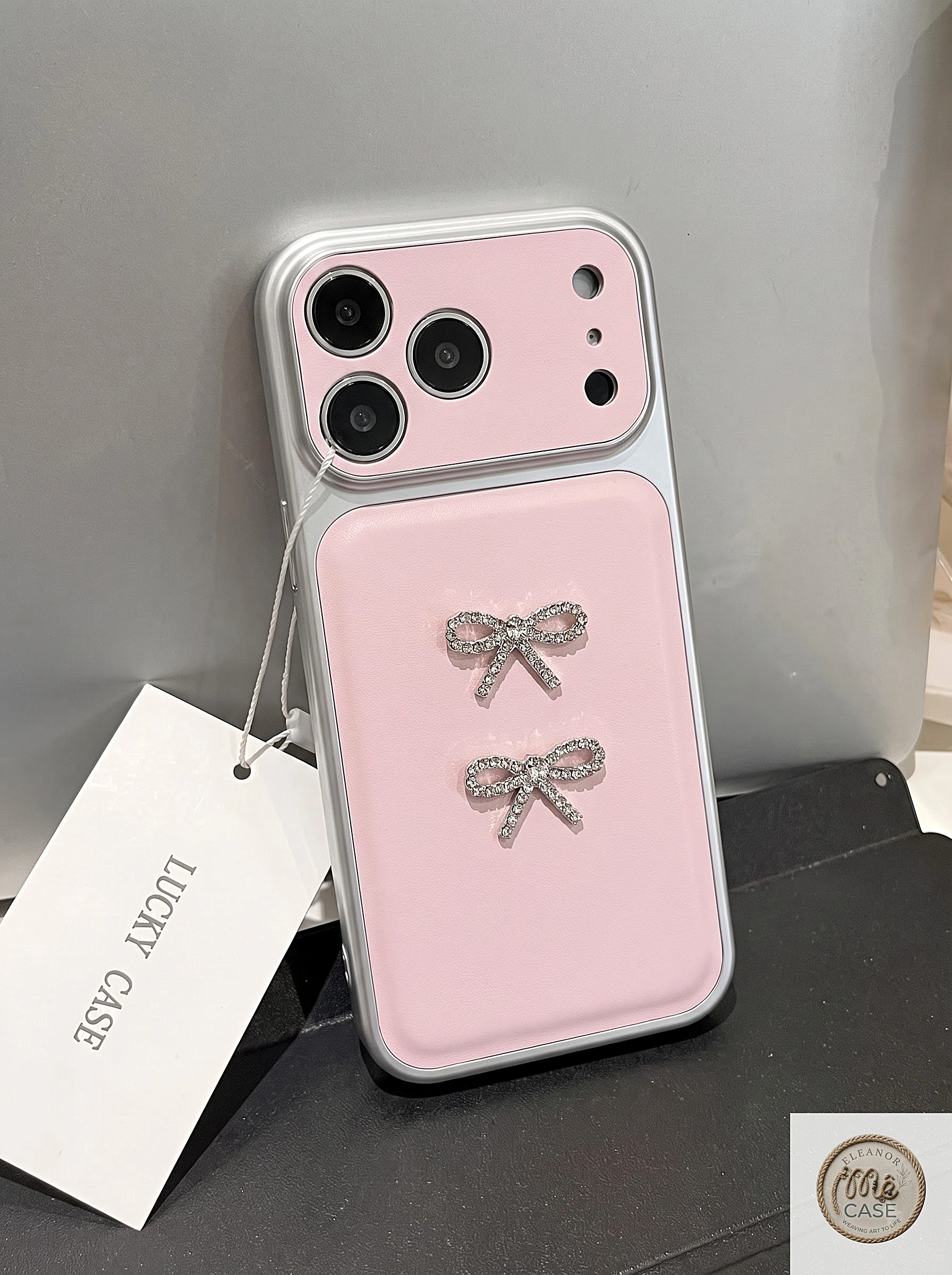 MÃ 73. ✨ ỐP LƯNG DA DOUBLE BOW CRYSTAL – VẺ ĐẸP TIỂU THƯ SANG CHẢNH ✨