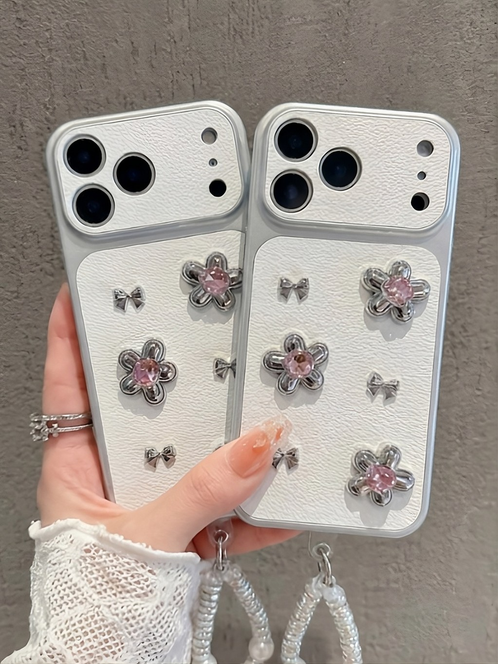 Ốp Lưng iPhone Luxury Floral – Sự Giao Thoa Giữa Nghệ Thuật Đính Kết Và Phong Cách Quý Tộc