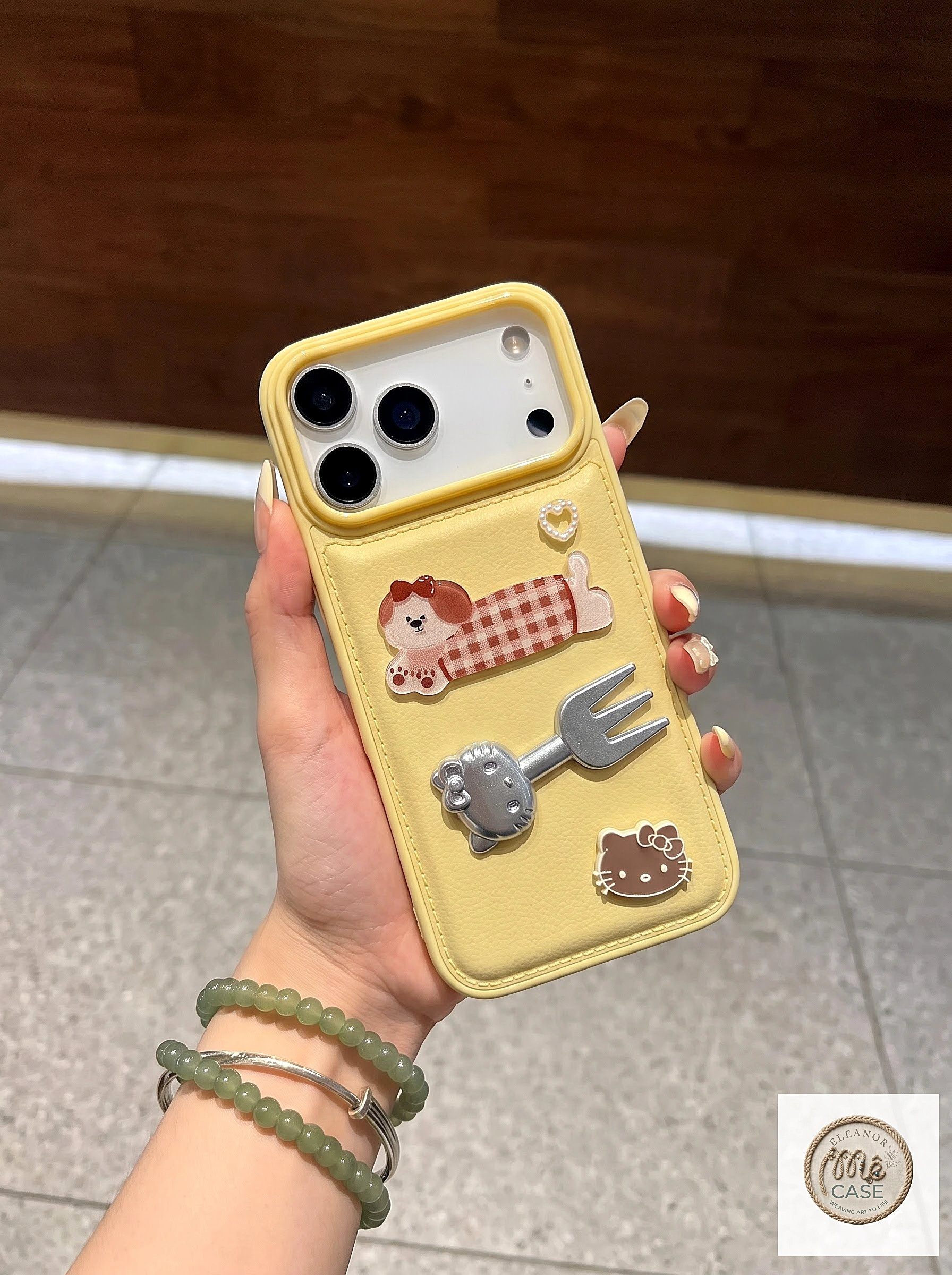 Ốp lưng Iphone màu vàng Bơ sang trọng đính charm