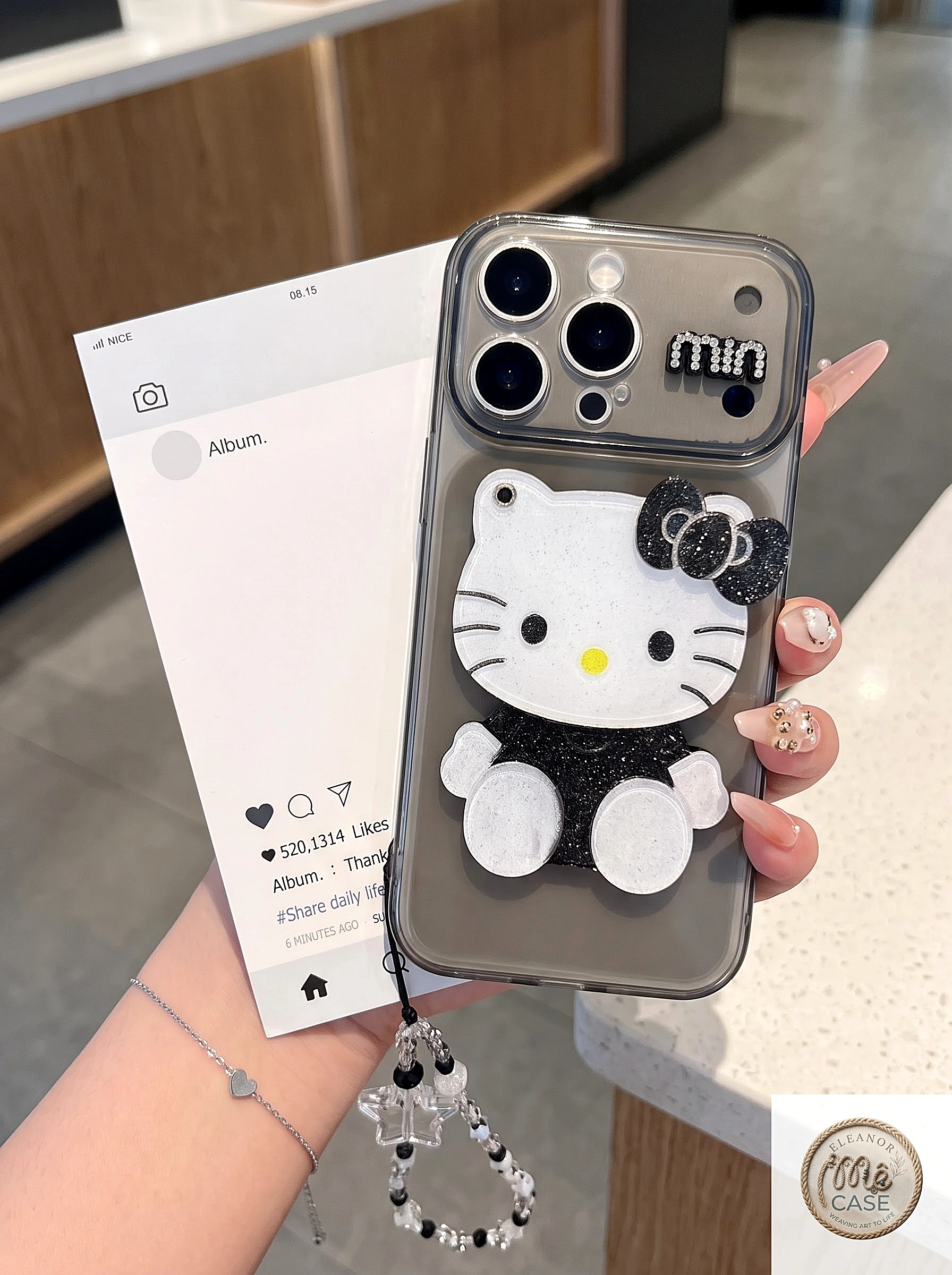 Ốp Lưng Hello Kitty Gương 3D Phủ Nhũ – Phiên Bản Đen Trắng Huyền Bí