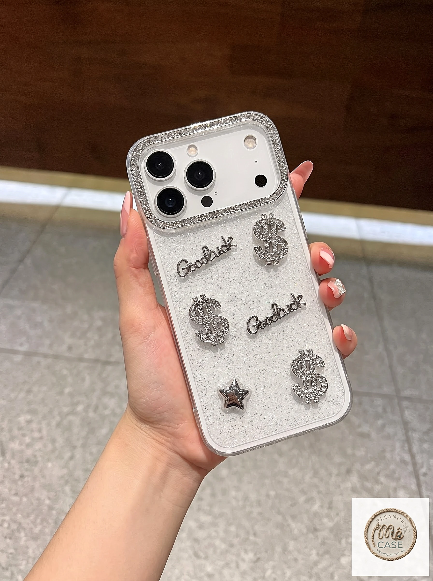 Ốp iPhone Luxury Đính Đá Kèm Dây Ngọc Trai