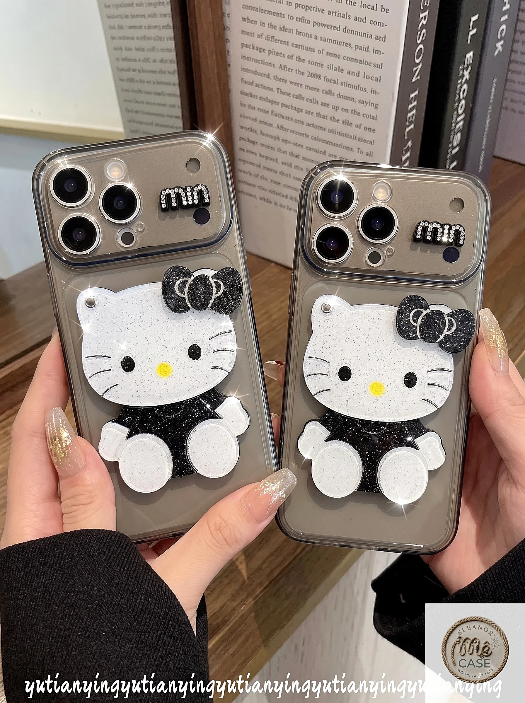 Ốp Lưng Hello Kitty Gương 3D Phủ Nhũ – Phiên Bản Đen Trắng Huyền Bí