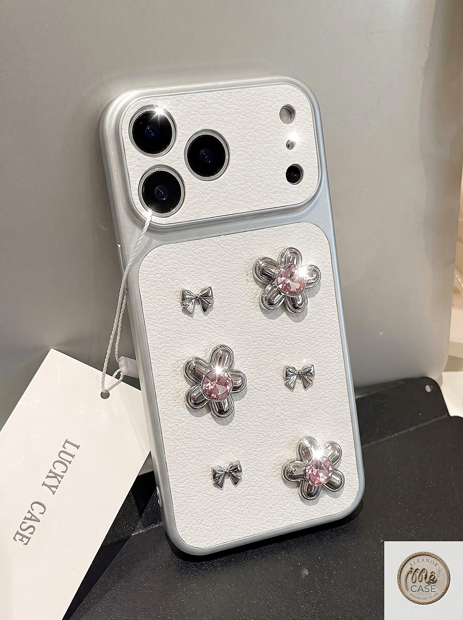 MÃ 87. Ốp Lưng iPhone Luxury Floral – Sự Giao Thoa Giữa Nghệ Thuật Đính Kết Và Phong Cách Quý Tộc