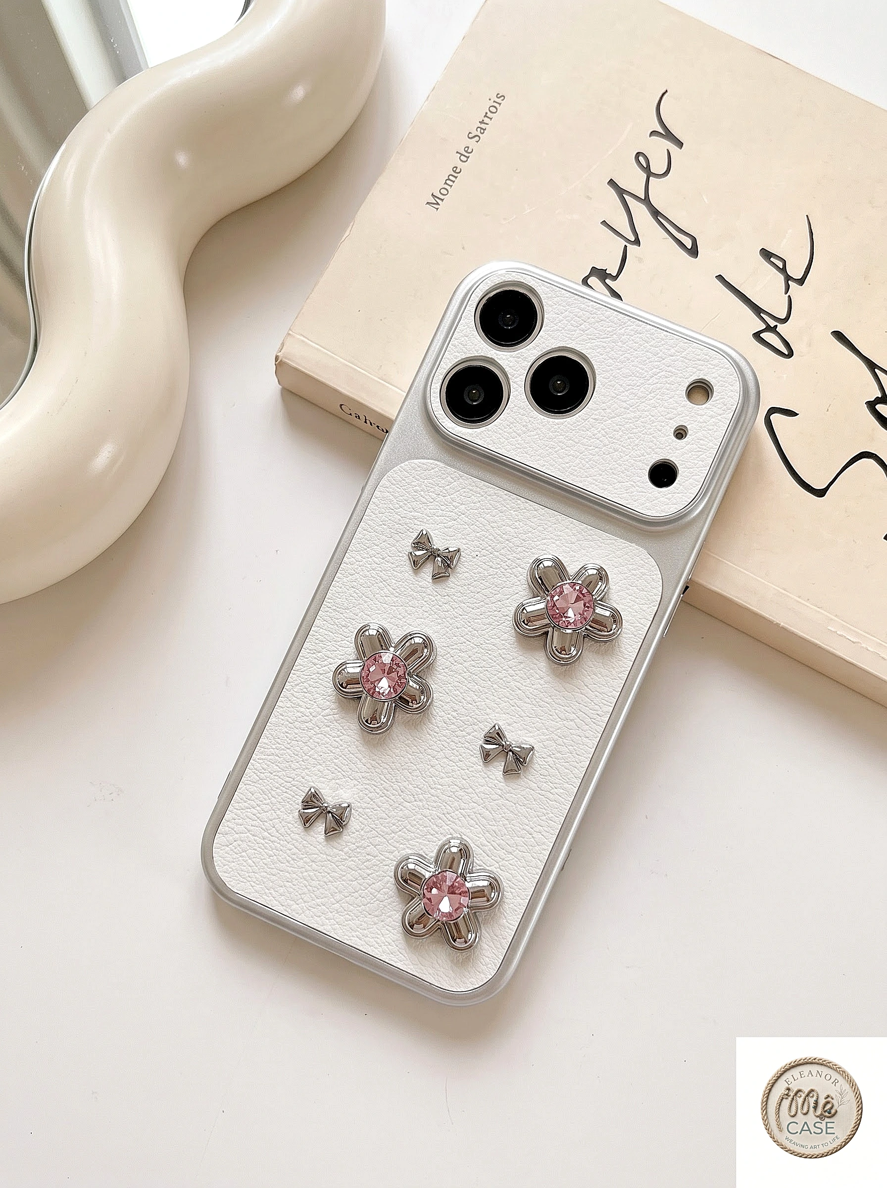 MÃ 87. Ốp Lưng iPhone Luxury Floral – Sự Giao Thoa Giữa Nghệ Thuật Đính Kết Và Phong Cách Quý Tộc